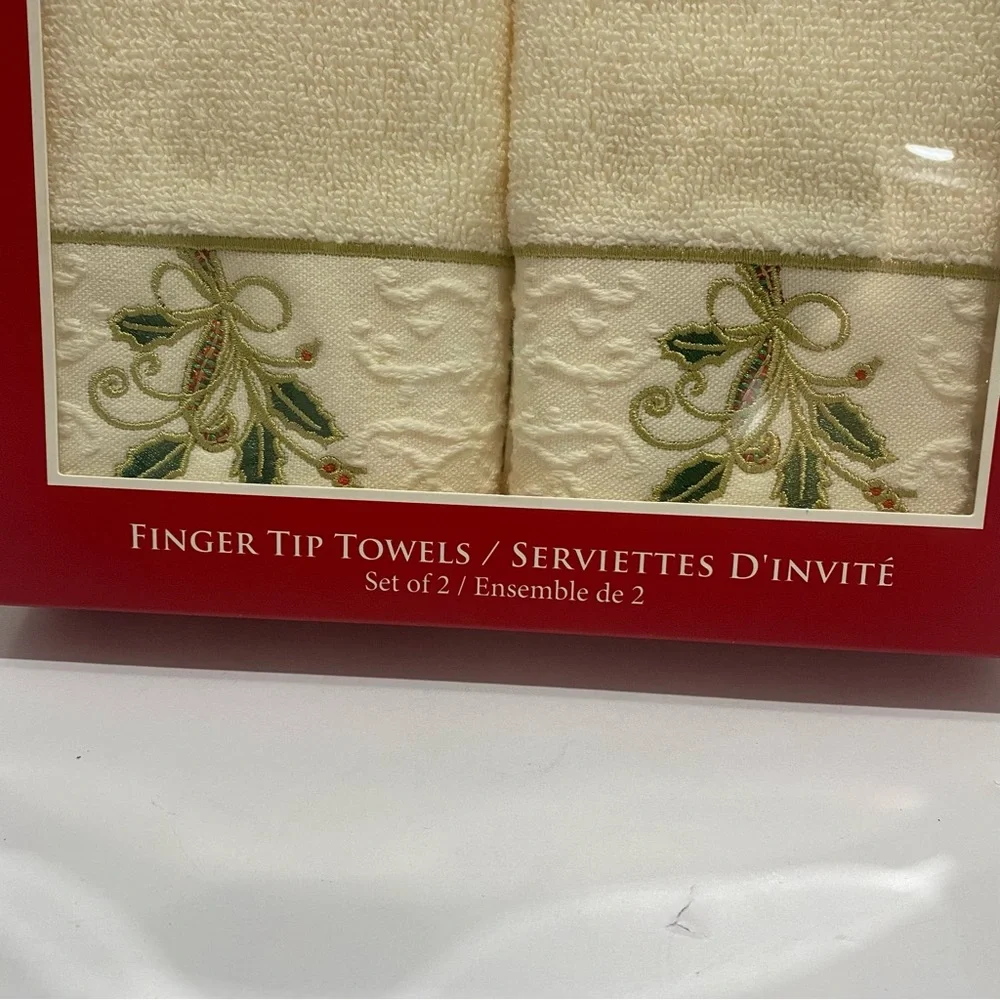 Lenox Ribbon & Holly Finger Tip Towels Set of 2 Christmas Holiday Embroidery NIB